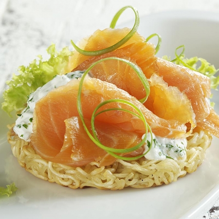 Preview: The Ramen Company Ramenburger Nudelbuns, handgemacht, Ø 10cm, H 1,5cm, TK, 360g, 8 x 45g