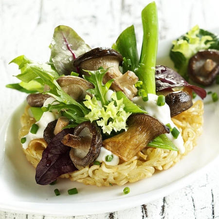 Preview: The Ramen Company Ramenburger Nudelbuns, handgemacht, Ø 10cm, H 1,5cm, TK, 360g, 8 x 45g