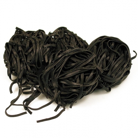 Frische Tagliarini mit Sepiatinte, schwarz, Bandnudel, 4mm, Sassella, 500g