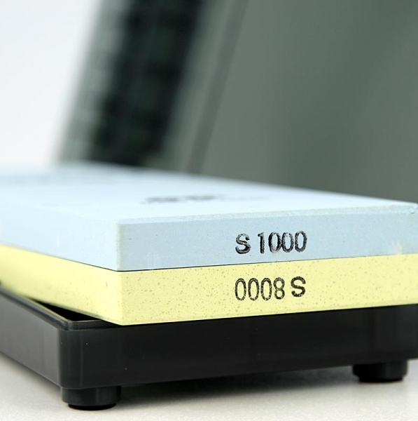 Mino Sharp Schleifstein (Wasser) Kombistein 1000/8000, mit Plastikhalter No. 472, 1 St